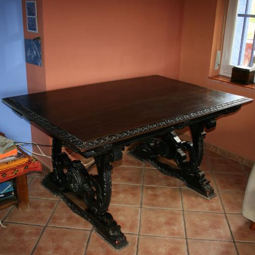 Vendo mesa antigua de comedor estilo Remordim - Imagen 1