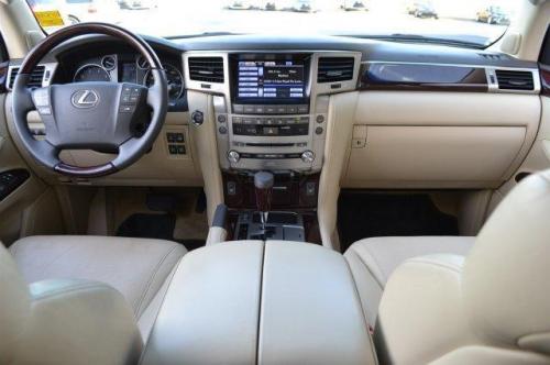 Clean Used 2014 LX570 Gcc Gulf specs 1 owner - Imagen 2