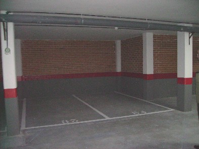 Alquilo una plaza de garaje en la zona de Ret - Imagen 1