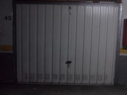 vendo garaje cerrado con capacidad para coche - Imagen 1