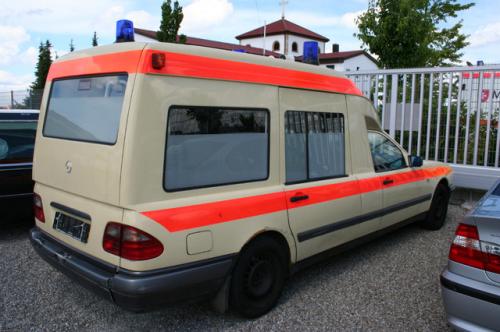 Ambulancia Mercedes E 220 D automatico 125c - Imagen 2