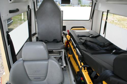Ambulancia Mercedes E 220 D automatico 125c - Imagen 3