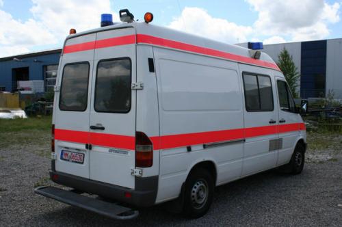 Ambulancia de rescate Mercedes 312 D automat - Imagen 1