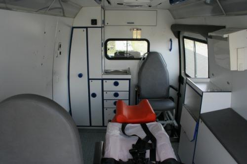 Ambulancia de rescate Mercedes 312 D automat - Imagen 3